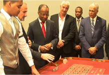 Primeiro-ministro na inauguração do primeiro casino em cabo verde