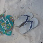Chinelos-na-areia-720×380