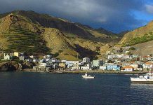 Brava a ilha da morna espera por si