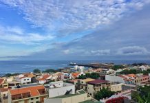 Cabo Verde quer rever lei para regularizar construções na orla marítima