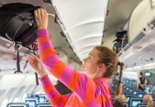 Ryanair e easyJet pagam multa milionária por cobrarem por bagagem de mão