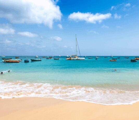 Cabo Verde bate recorde turístico com 981 mil de visitantes em 2024