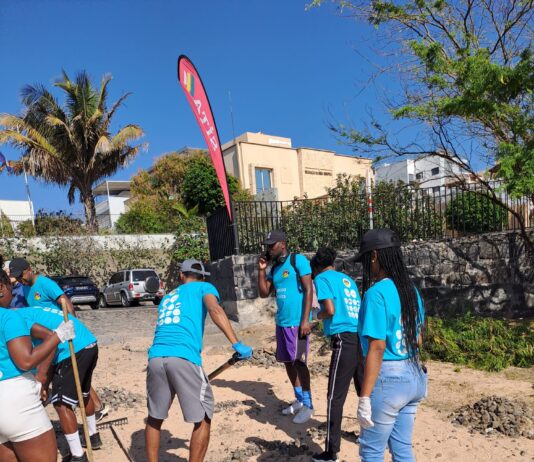Grupo Oásis Atlântico Reforça Compromisso Ambiental com Limpeza da Praia da Prainha