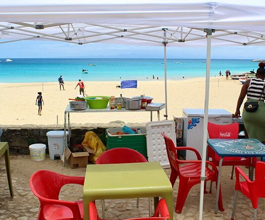 Maio: Mini-festival do peixe leva música, gastronomia e negócios à praia de Bixi Rotxa