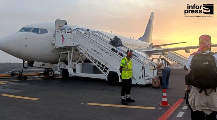 Aviao_passageiros_boeing_Cabo_verde_airlines_Aeroporto_da_Praia_bd8e9e0fd6